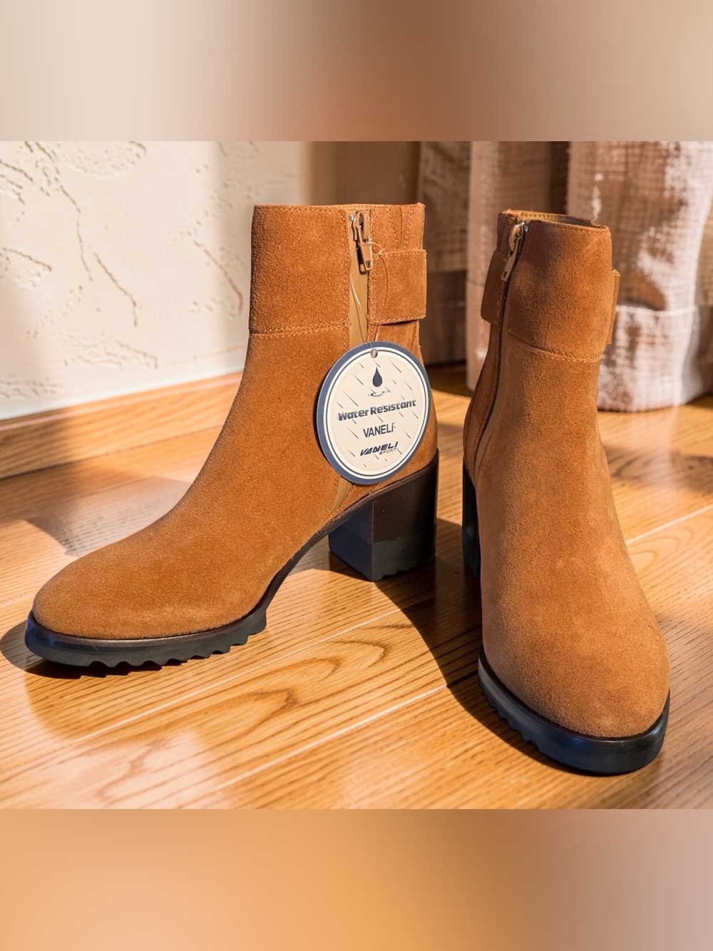 Vaneli NWT Sz 6.5 Helli Tan Chunky Heel Water-Resistant Suede Ankle Boots SH444